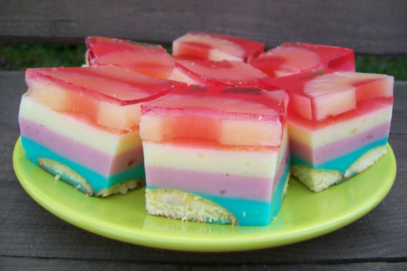 Tęczowy serniczek na zimno