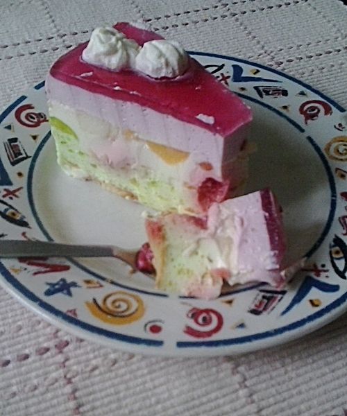 Tęczowy sernik na zimno na biszkoptach Tęczowy sernik na zimno na biszkoptach