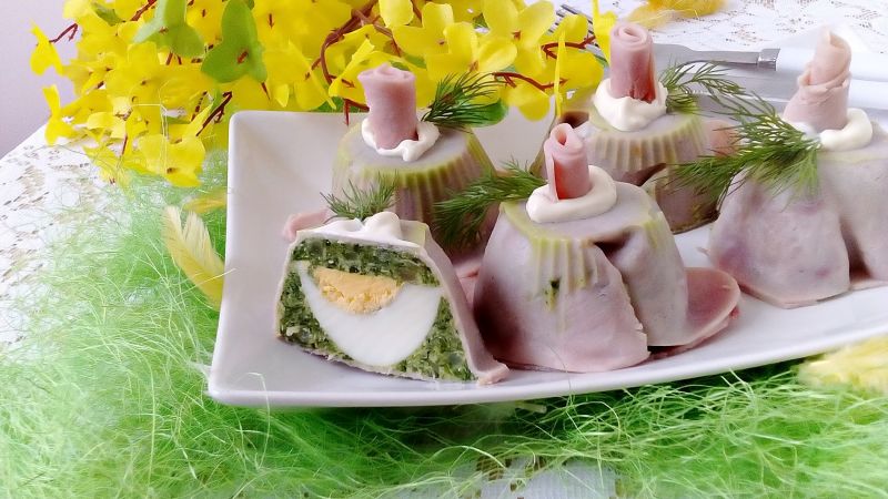 Terrinki szpinakowo-chrzanowe z jajkiem w szynce Terrinki szpinakowo-chrzanowe z jajkiem w szynce