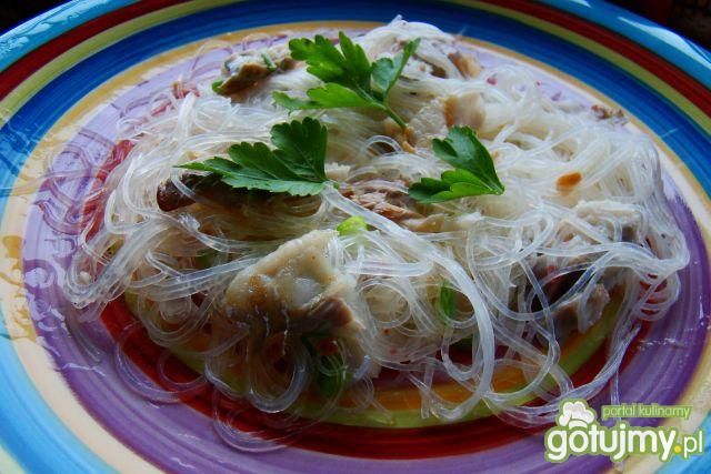 Tilapia z makaronem i mleczkiem kokosowy Tilapia z makaronem i mleczkiem kokosowy