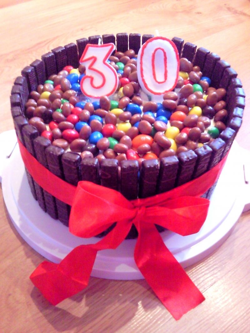 Tiramisu, czyli torcik urodzinowy ze słodkościami Tiramisu, czyli torcik urodzinowy ze słodkościami