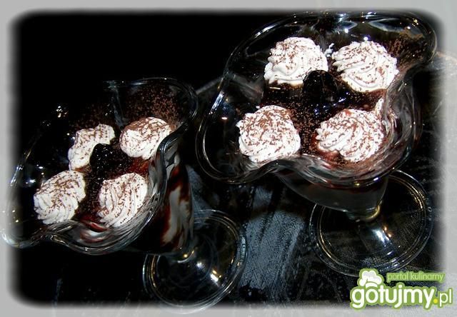 Tiramisu z konfiturą wiśniową Tiramisu z konfiturą wiśniową