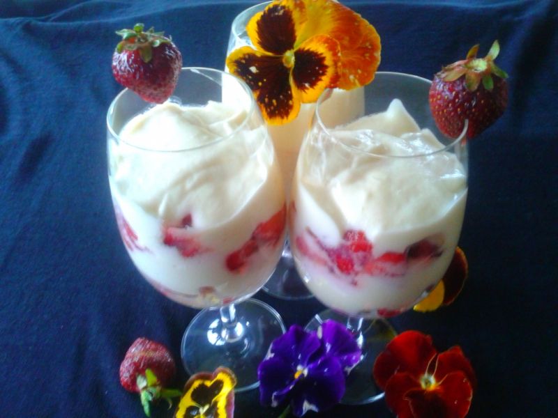 Tiramisu z truskawkami i kremem limoncello