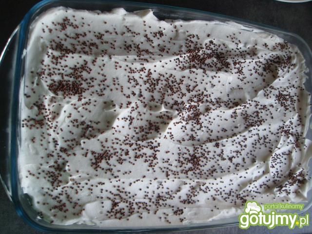 Tiramisu ze śnieżką z czekoladą Tiramisu ze śnieżką z czekoladą