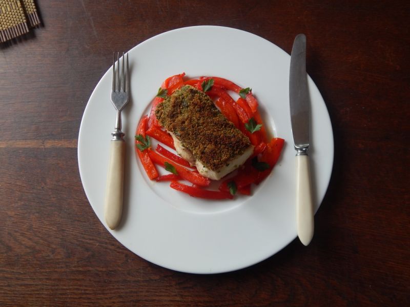 Tołpyga na sałatce z pieczonej papryki Tołpyga na sałatce z pieczonej papryki