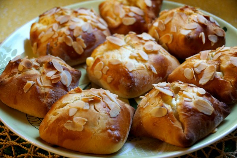 Topfenkolatsche - austriackie pierożki drożdżowe 