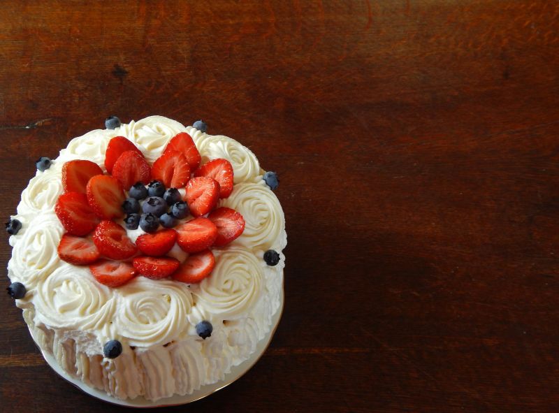 Torcik bezowo-biszkoptowy