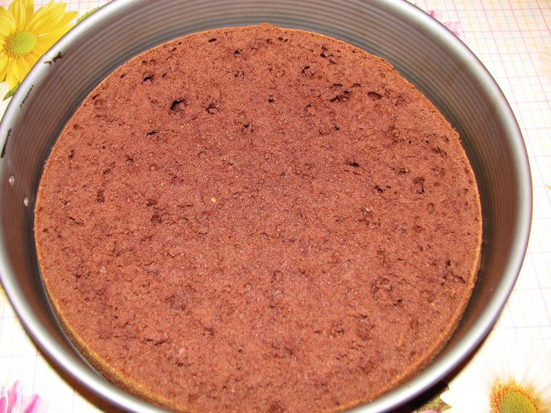 Torcik chałwowo-czekoladowy z bezami