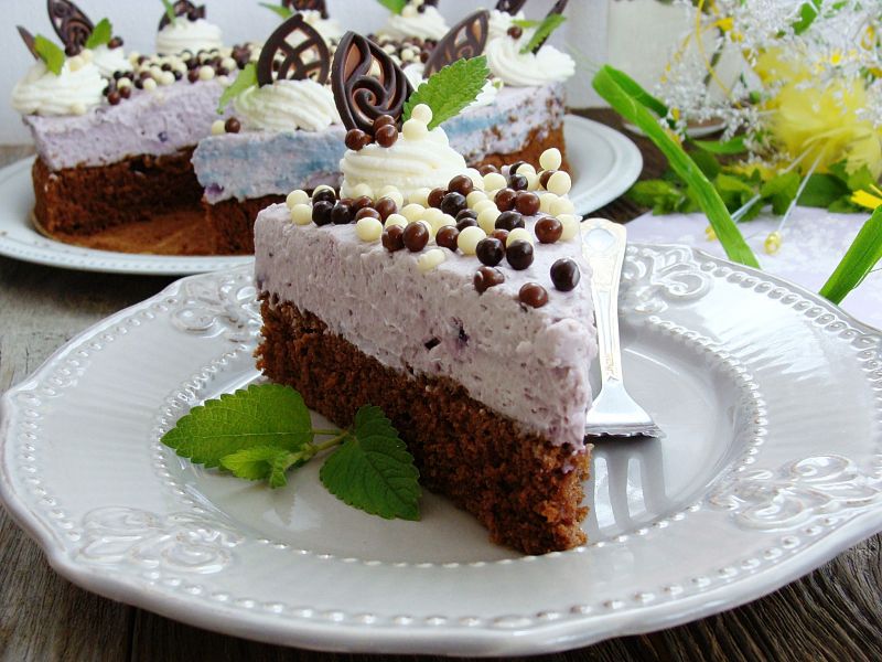 Torcik czekoladowo-jagodowy