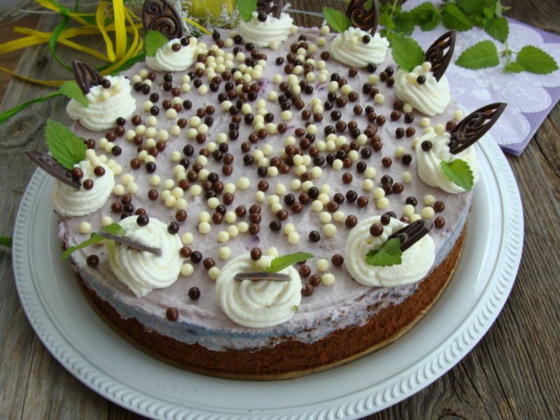 Torcik czekoladowo-jagodowy