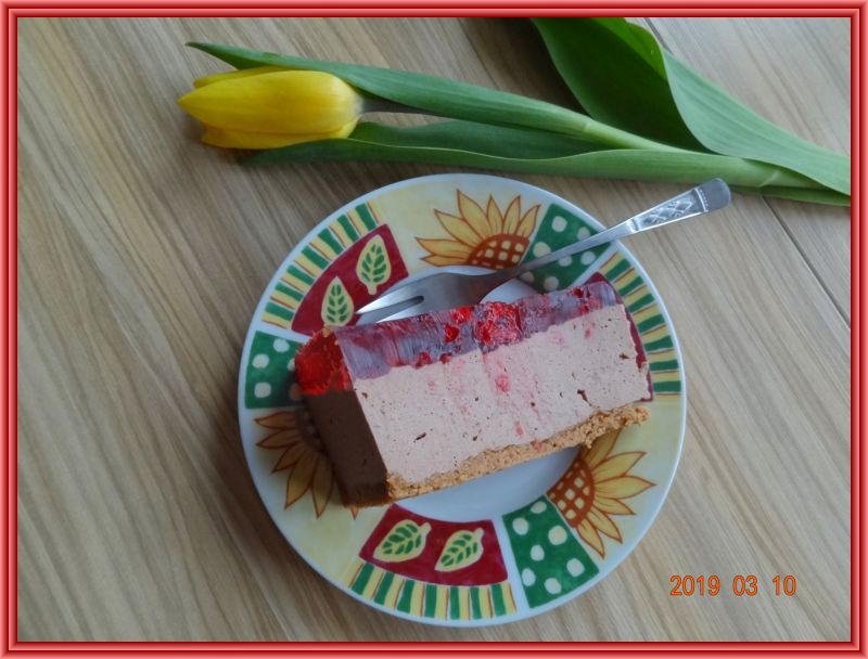 Torcik czekoladowy z malinami