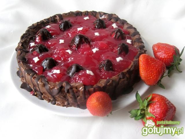 Torcik czekoladowy z truskawkami Torcik czekoladowy z truskawkami