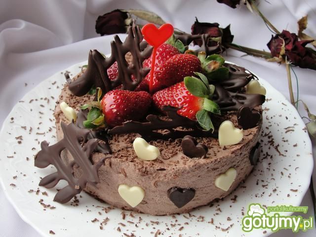 Torcik czekoladowy z truskawkami