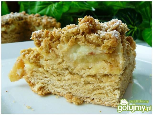 Torcik drożdżowy z budyniem i jabłkami