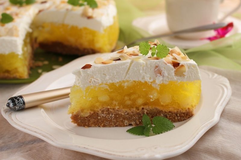 Torcik jabłkowo-kajmakowy