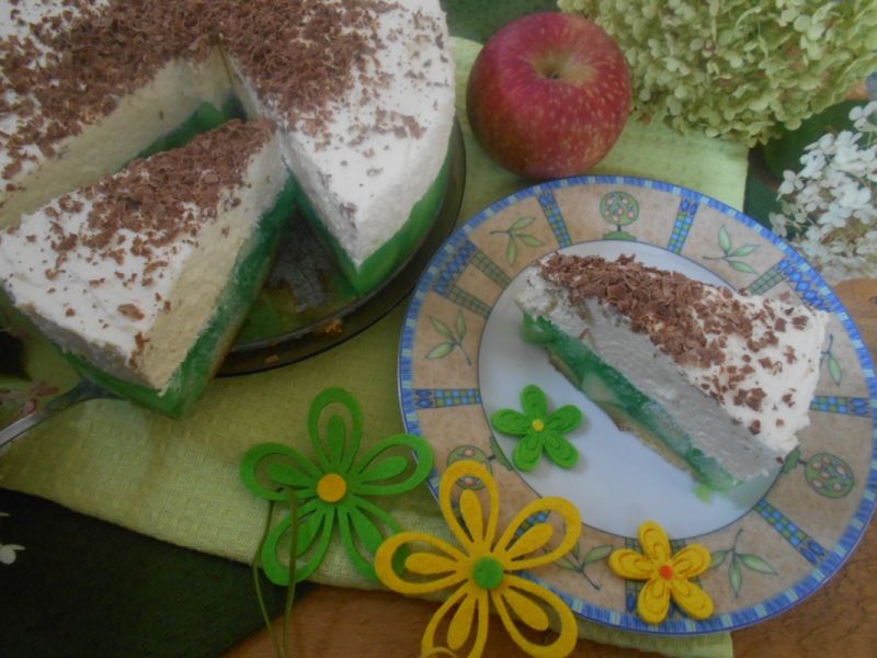 Torcik jabłkowo-miętowy z białą czekoladą