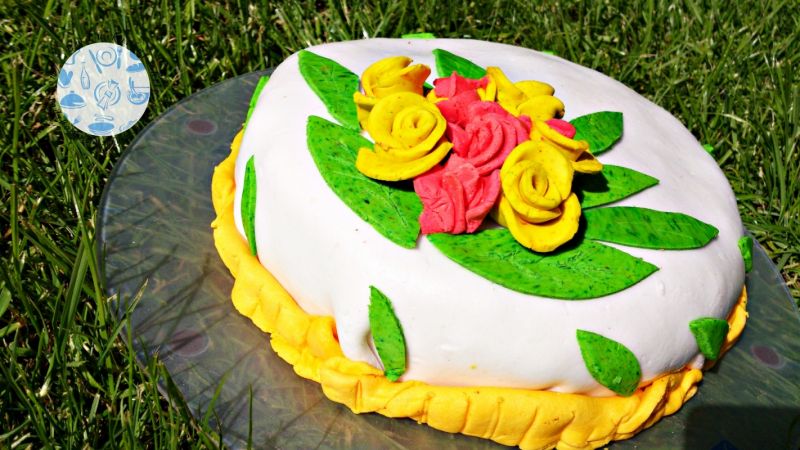 Torcik jabłkowo-migdałowy z masą cukrową Torcik jabłkowo-migdałowy z masą cukrową