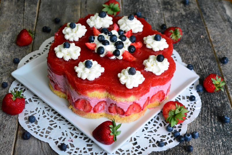 Torcik jogurtowe szaleństwo z truskawkami 