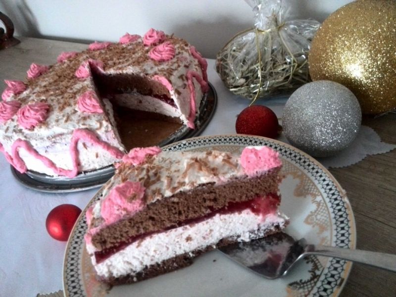 Torcik kakaowo- truskawkowy Torcik kakaowo- truskawkowy