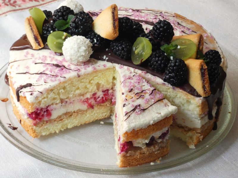 Torcik kokosowo-malinowy