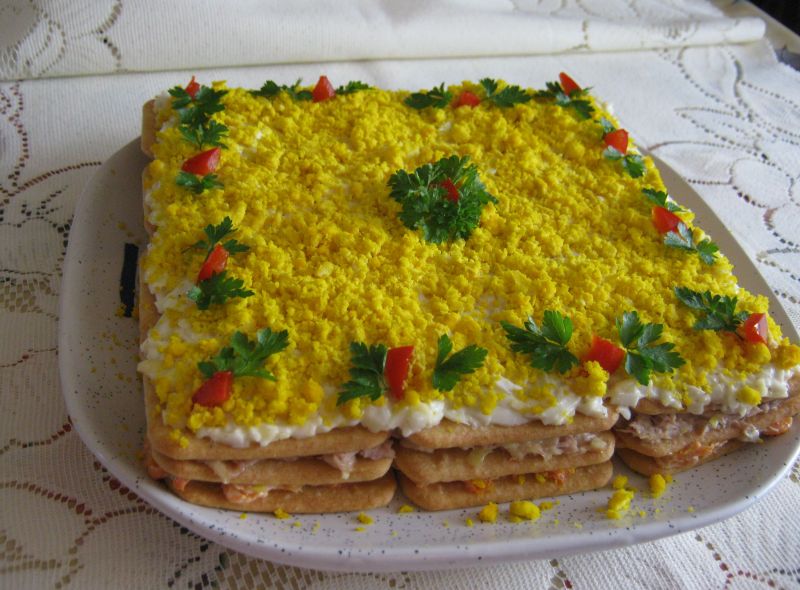 Torcik krakersowo tuńczykowy Torcik krakersowo tuńczykowy