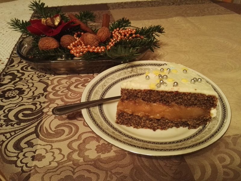 Torcik makowo - jabłkowy