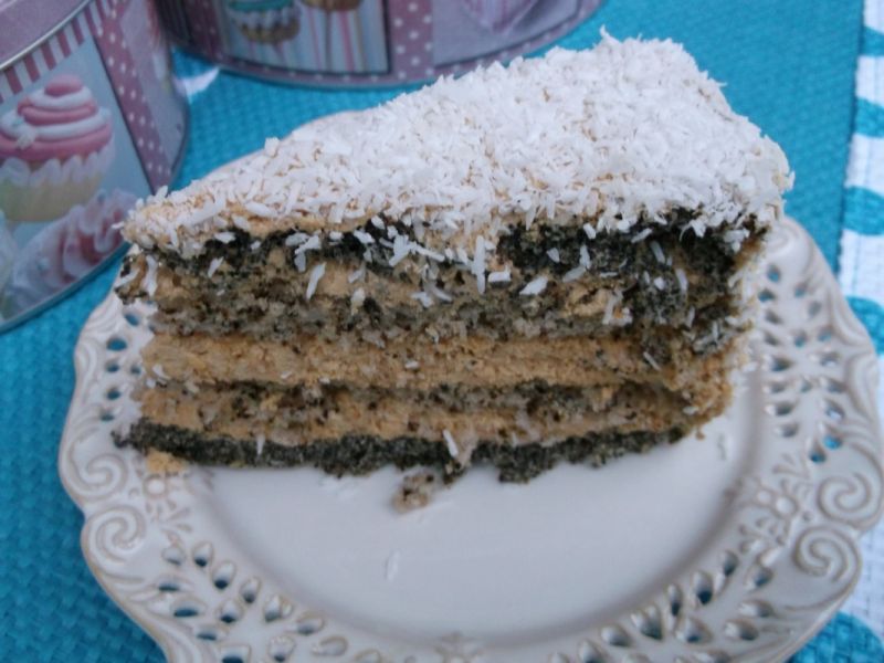 Torcik makowo-orzechowy z kajmakową masą Torcik makowo-orzechowy z kajmakową masą