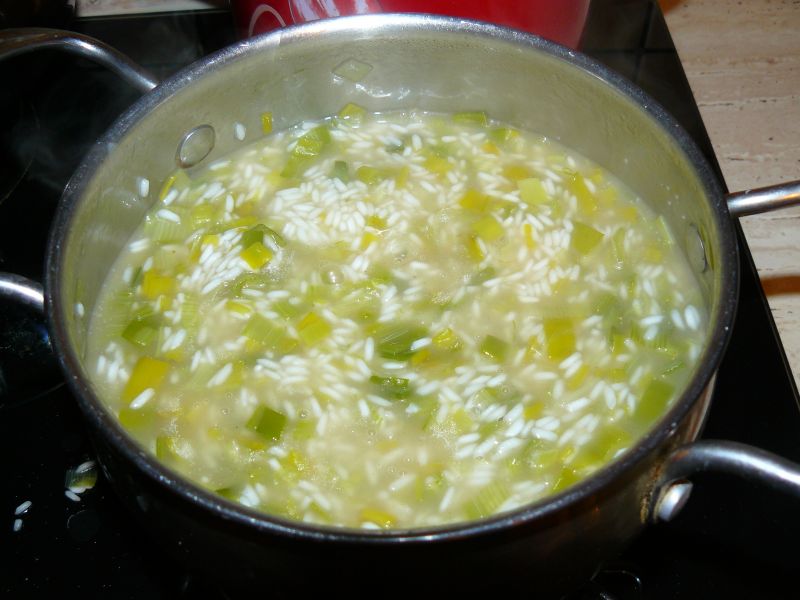 Torcik mięsno-ryżowy z porem, kukurydzą i pomidore