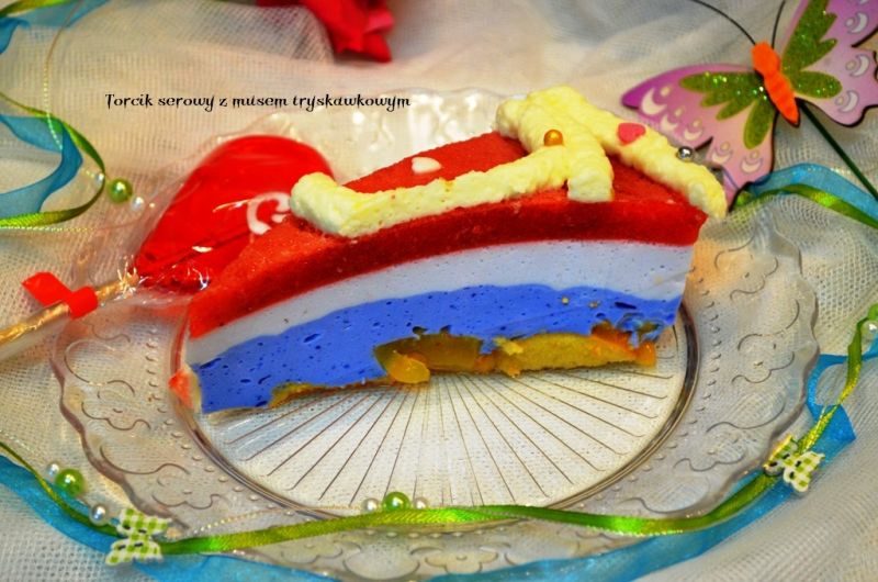 Torcik na zimno z musem truskawkowym 