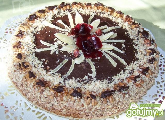 Torcik orzechowyi z śliwkową różą.