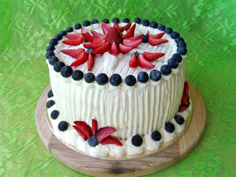 Torcik owocowy z nutą czekolady