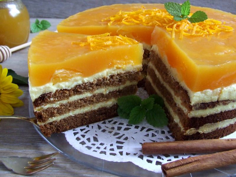 Torcik piernikowo-drożdżowy na pomarańczowo