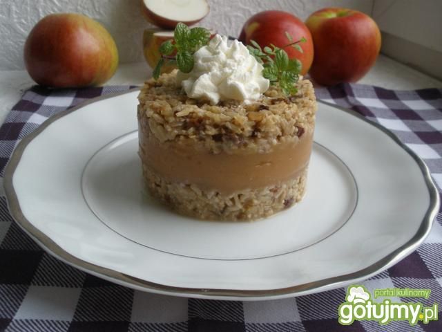 Torcik ryżowy z jabłkami i orzechami Torcik ryżowy z jabłkami i orzechami