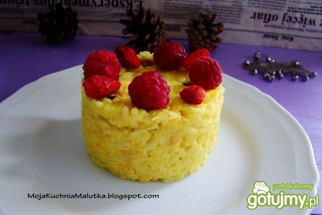 Torcik ryżowy z  malinami 