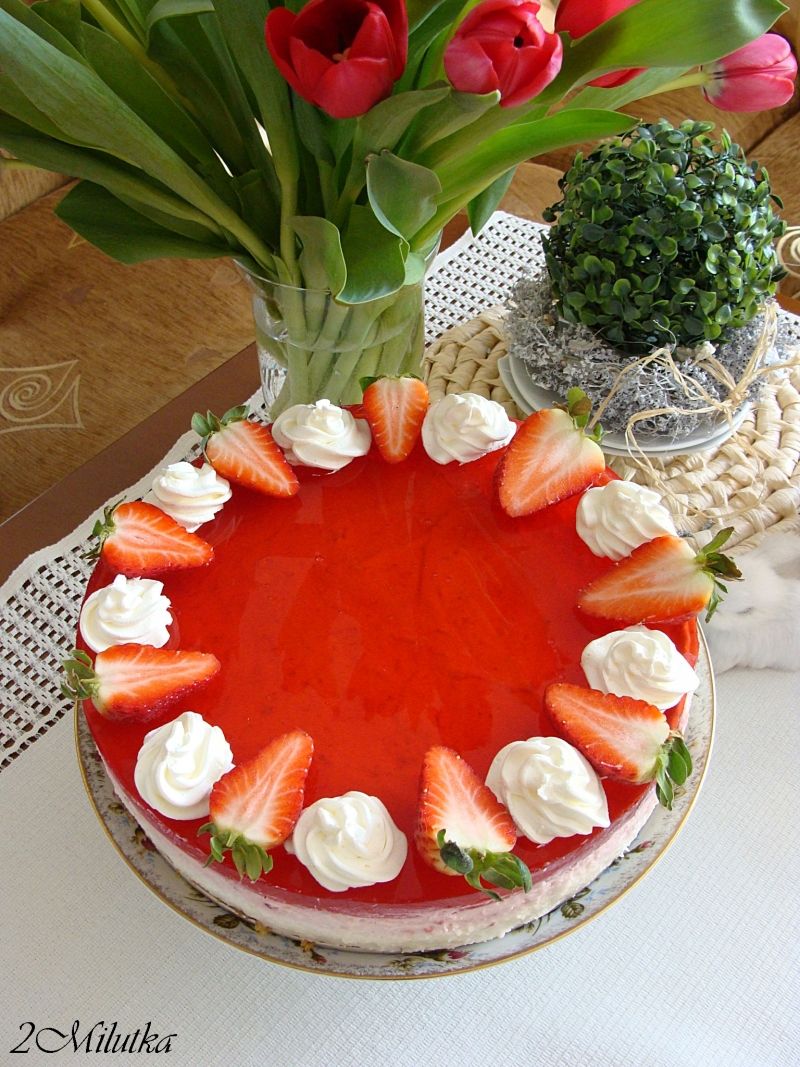 Torcik serowo-truskawkowy na zimno