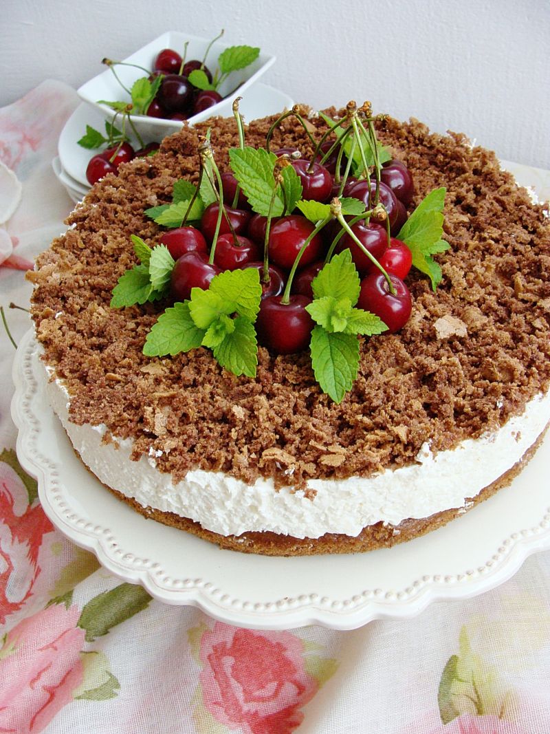 Torcik serowy z czereśniami