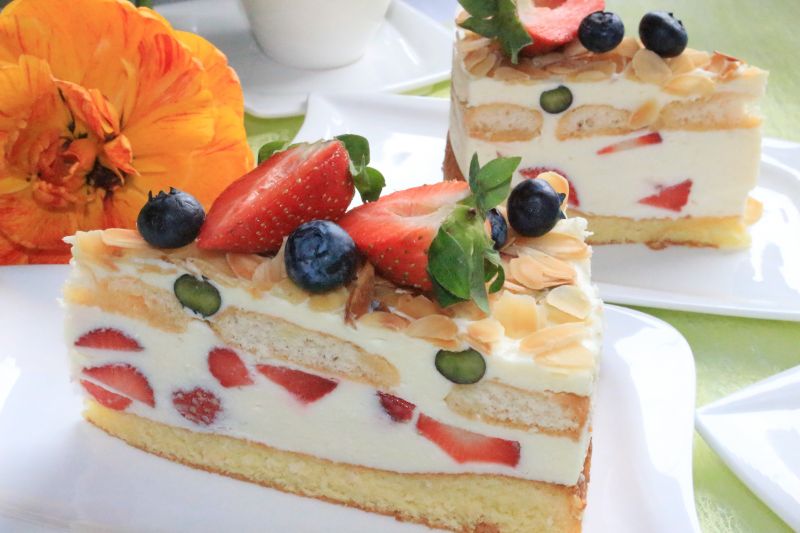 Torcik serowy z owocami 