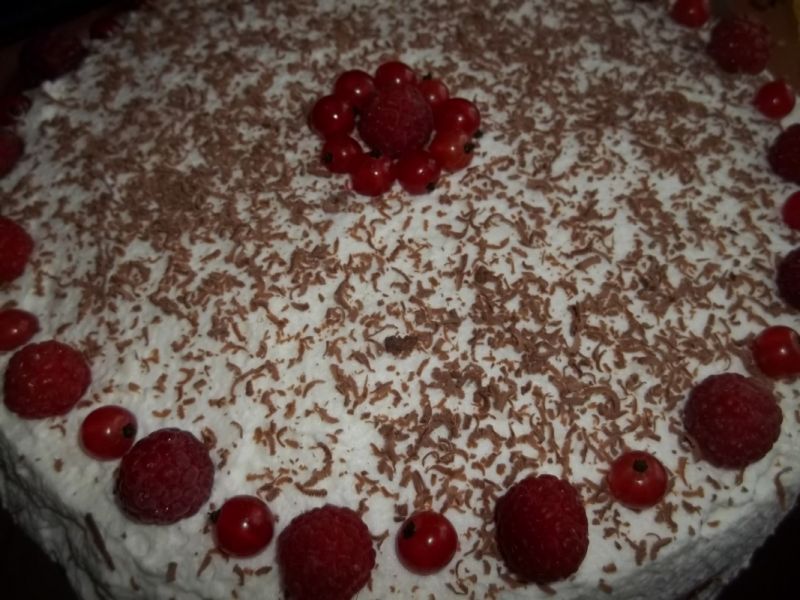 Torcik śmietankowo - czekoladowy Torcik śmietankowo - czekoladowy