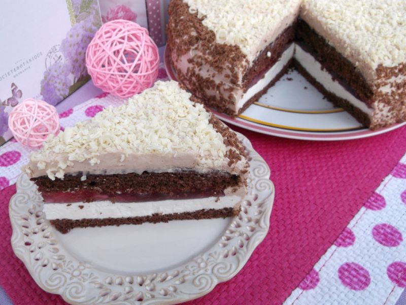 Torcik śmietankowo-czekoladowy Torcik śmietankowo-czekoladowy