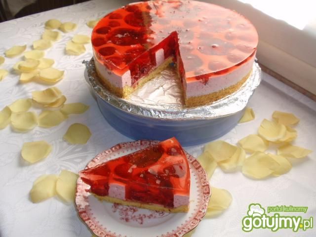 Torcik śmietankowo truskawkowy