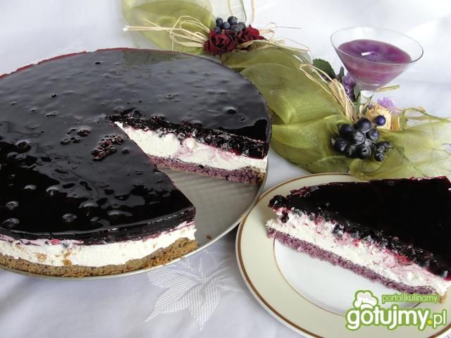 Torcik śmietanowo- jagodowy Torcik śmietanowo- jagodowy