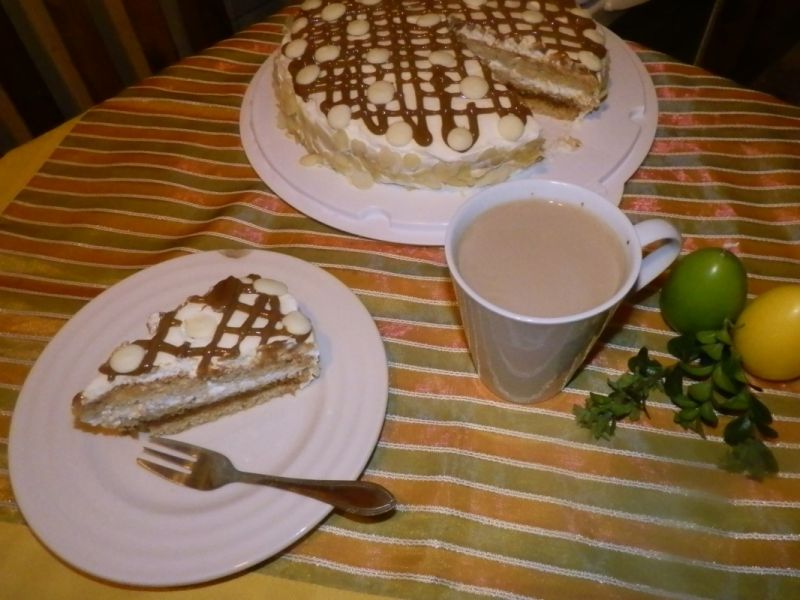 Torcik śmietanowo-kajmakowy na Wielkanoc