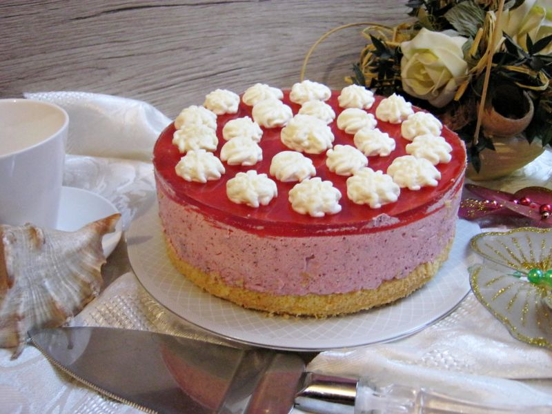 Torcik śmietanowo – truskawkowy Torcik śmietanowo – truskawkowy