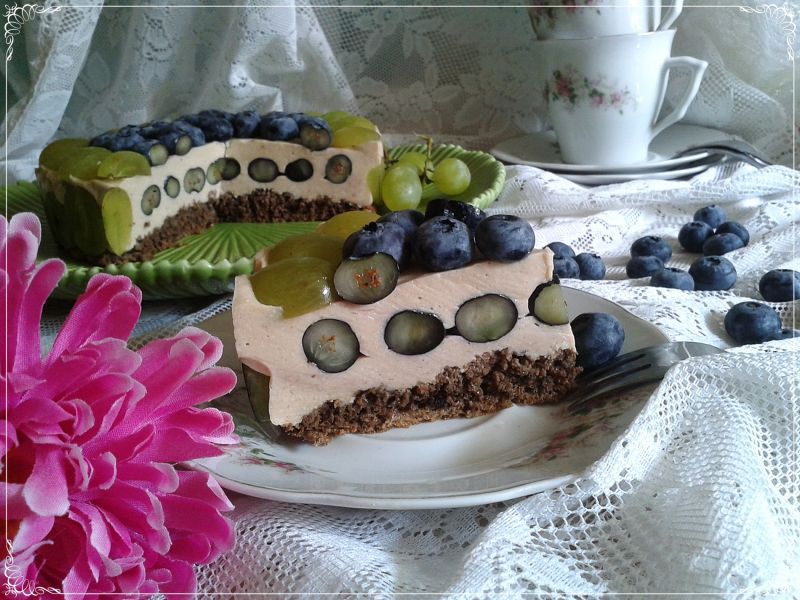 Torcik tiramisu z borówkami i winogronem light Torcik tiramisu z borówkami i winogronem light