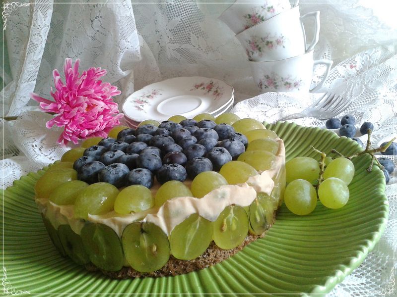 Torcik tiramisu z borówkami i winogronem light Torcik tiramisu z borówkami i winogronem light