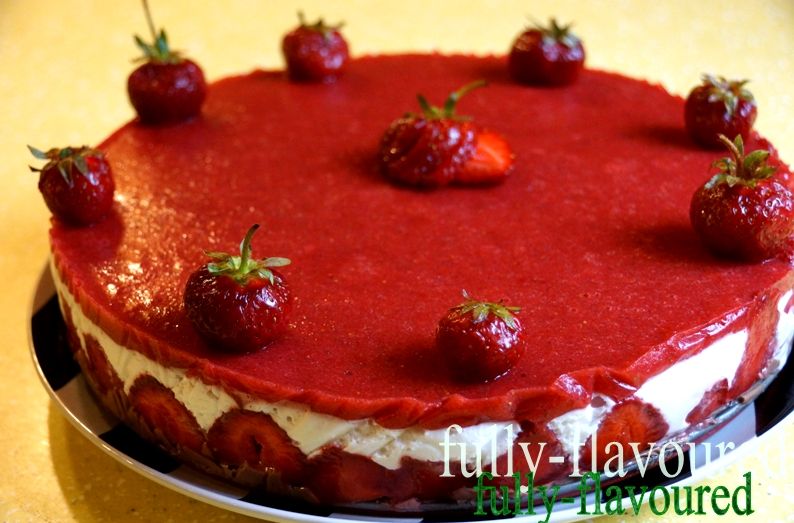 Torcik tricolor na pełnoziarnistym spodzie