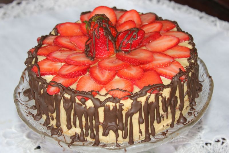 Torcik truskawkowo-czekoladowy Torcik truskawkowo-czekoladowy