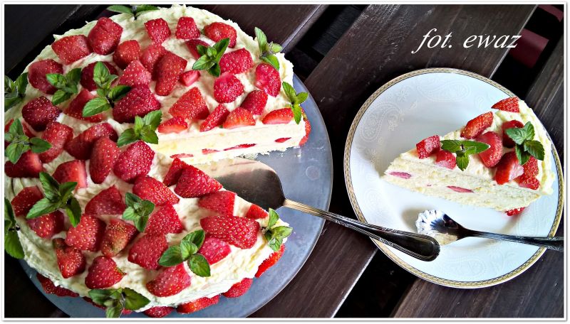 Torcik truskawkowy z masą budyniową Torcik truskawkowy z masą budyniową