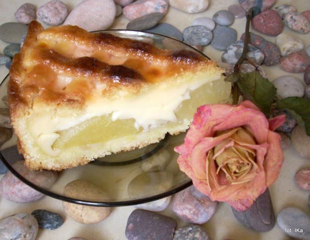 Torcik waniliowy z gruszkami