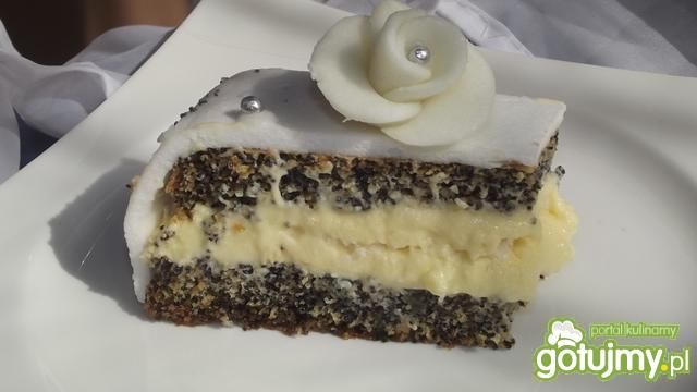 Torcik z bezą i masą budyniową 